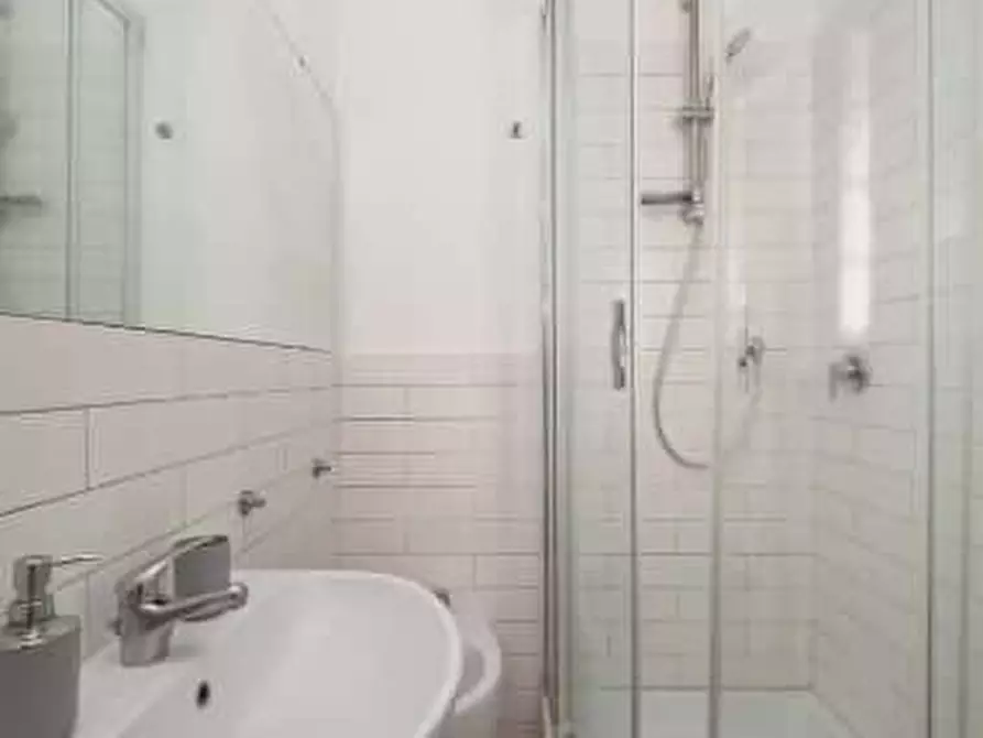 Immagine 28 di Appartamento in affitto  in Via del Commercio12 a Roma