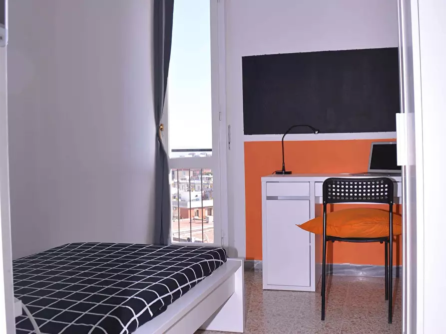 Immagine 1 di Camera in affitto  in Via Ingurtosu9 a Cagliari