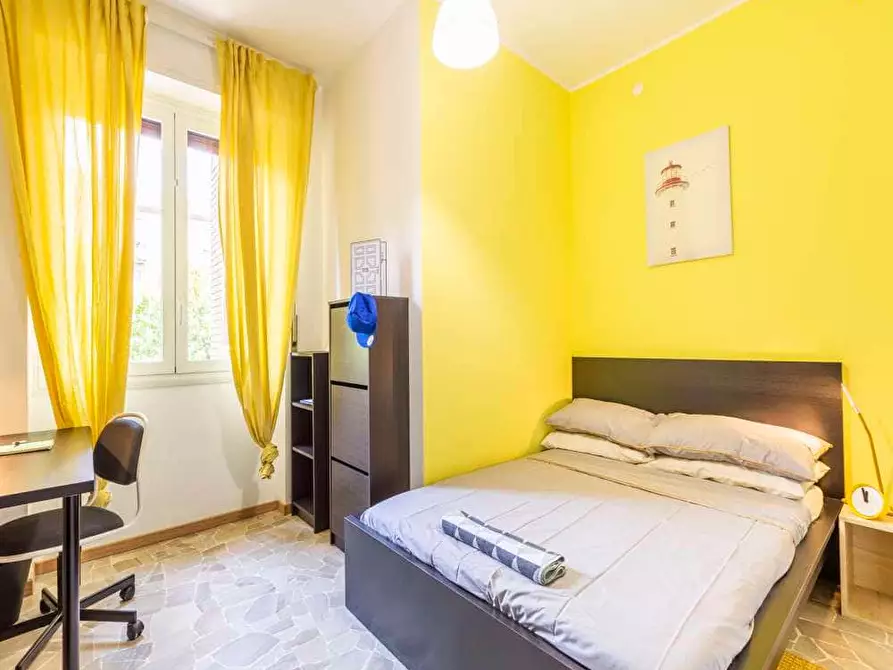 Immagine 3 di Camera in affitto  in Via Lorenteggio84 a Milano