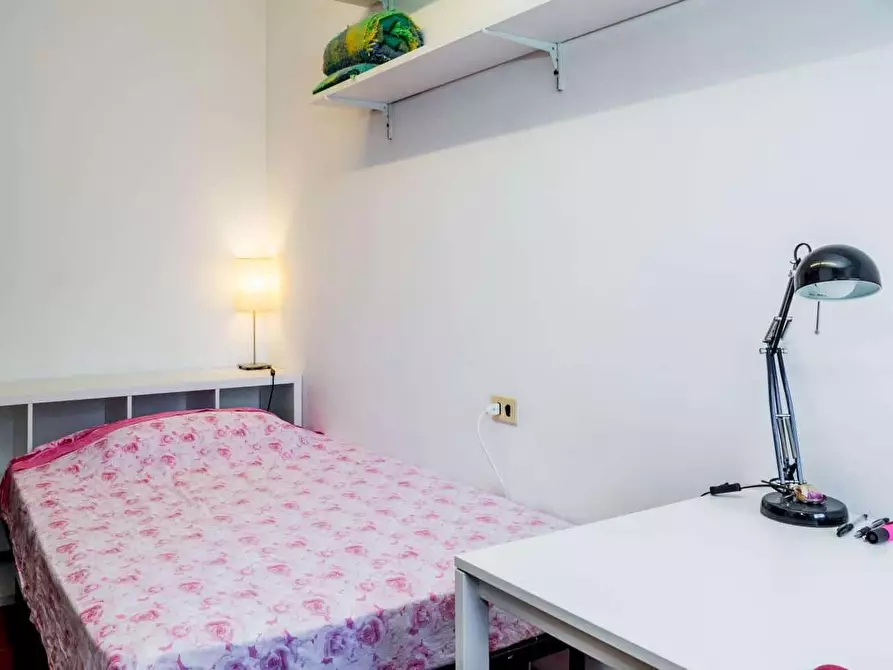 Immagine 6 di Camera in affitto  in Via dei Missaglia a Milano