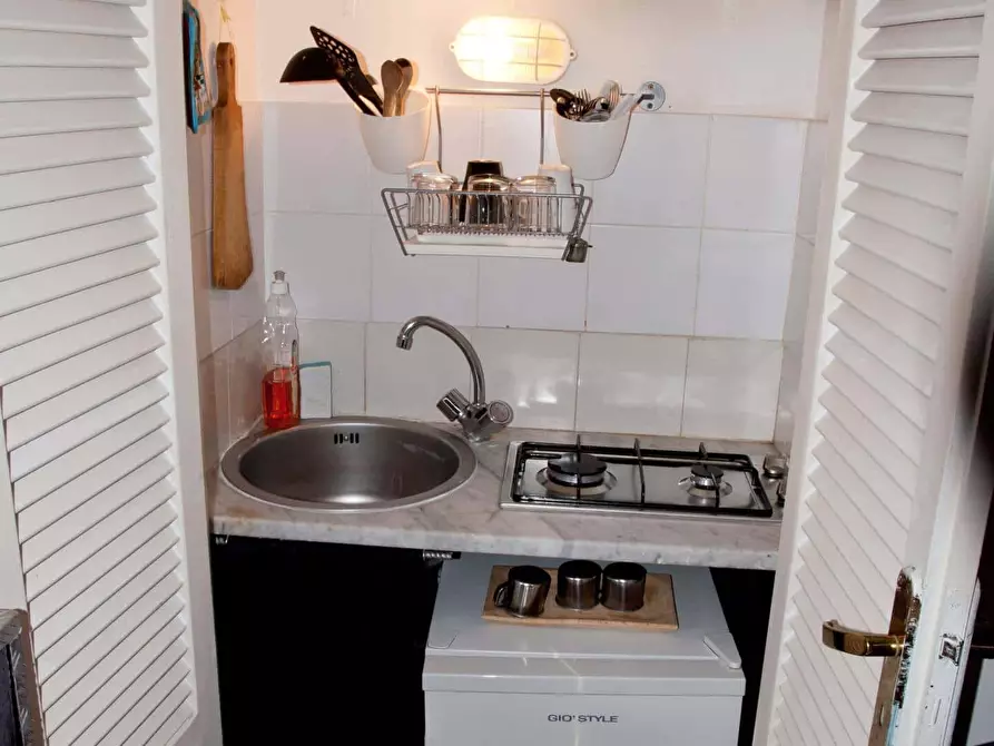 Immagine 11 di Appartamento in affitto  in Discesa Gaiola72 a Napoli