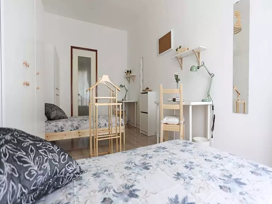 Immagine 15 di Camera in affitto  in Viale Romagna5 a Milano