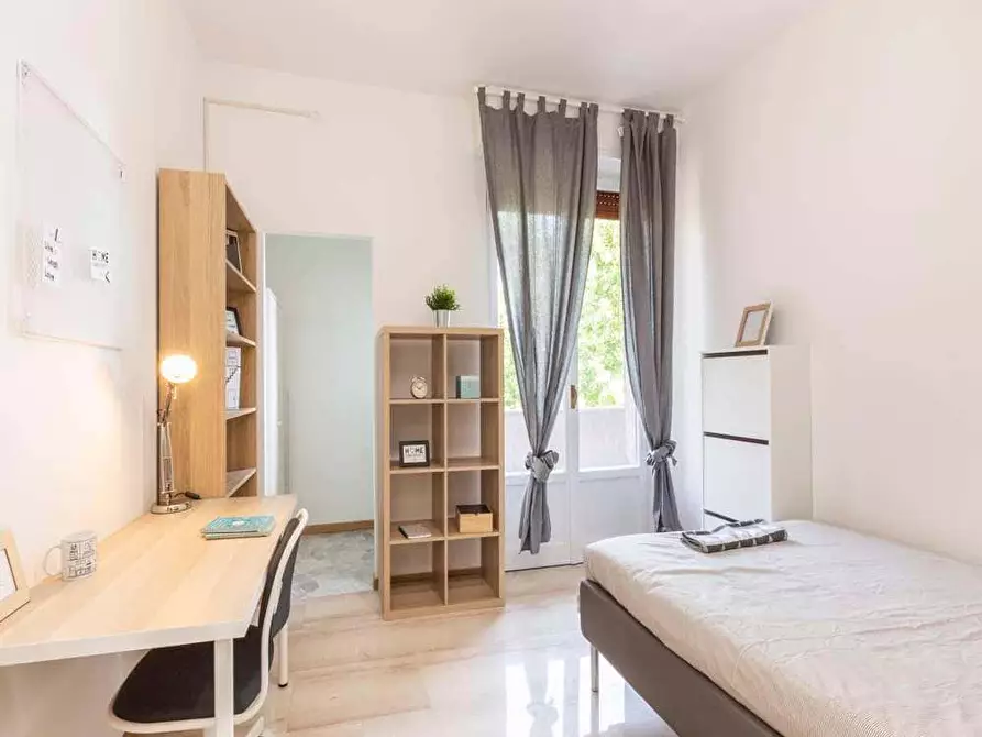 Immagine 9 di Camera in affitto  in Via Lorenteggio84 a Milano