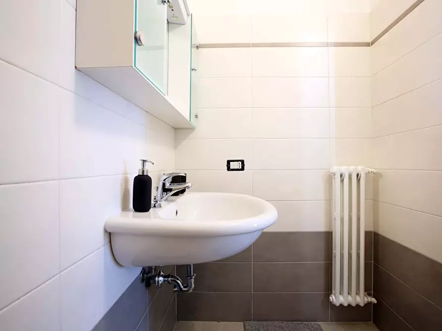 Immagine 24 di Camera in affitto  in Via Carlo Marx12 a Milano