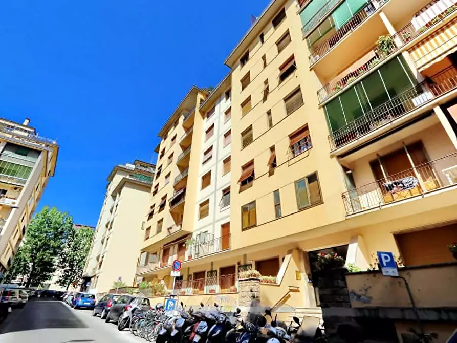 Immagine 28 di Camera in affitto  in Via Vincenzo Bellini56 a Firenze