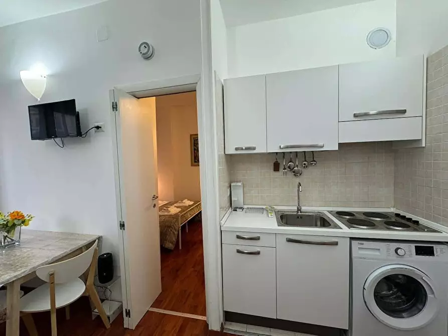 Immagine 12 di Appartamento in affitto  in Via Appia Nuova37 a Roma