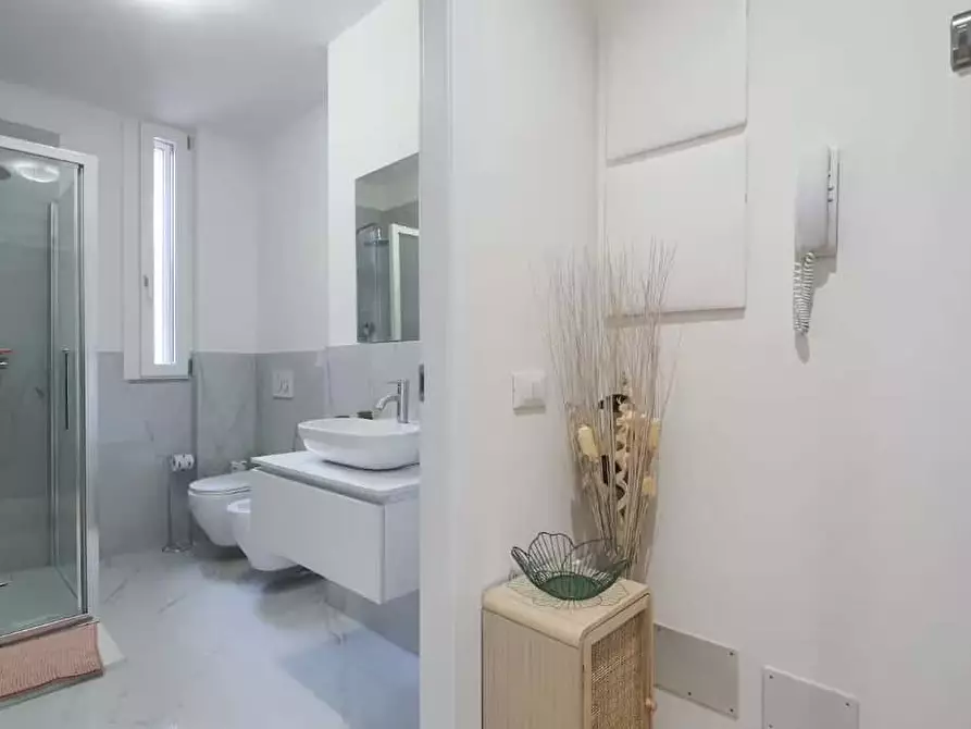 Immagine 17 di Appartamento in affitto  in Via Melzo16 a Milano