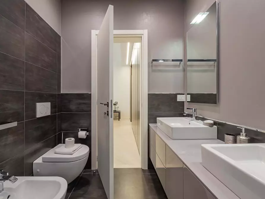 Immagine 25 di Appartamento in affitto  in Corso Europa10 a Milano