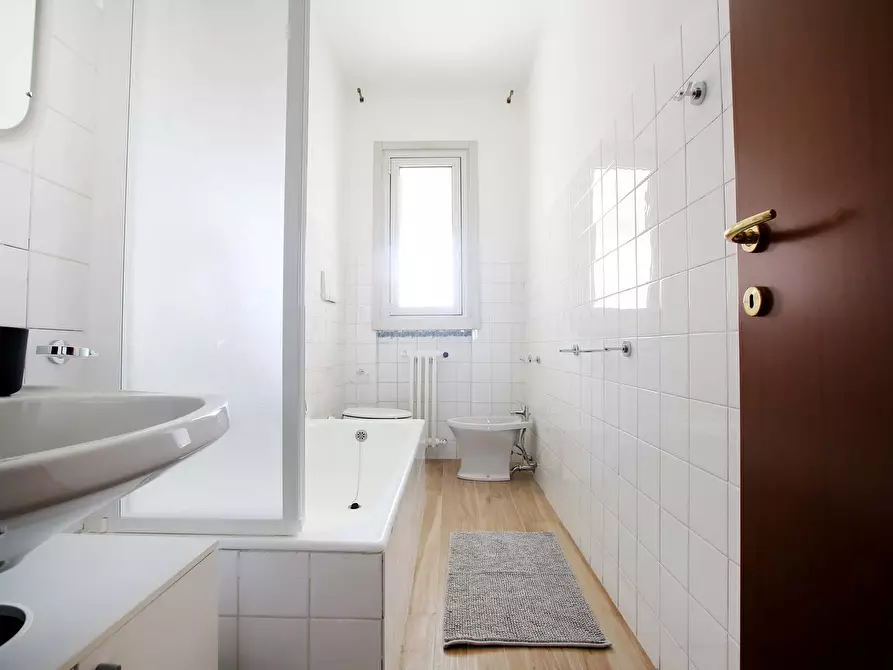 Immagine 21 di Camera in affitto  in Via Benjamin Constant2 a Milano