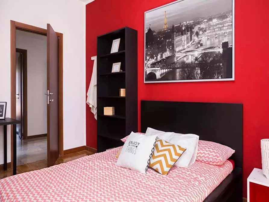 Immagine 3 di Camera in affitto  in Via Monte San Genesio27 a Milano