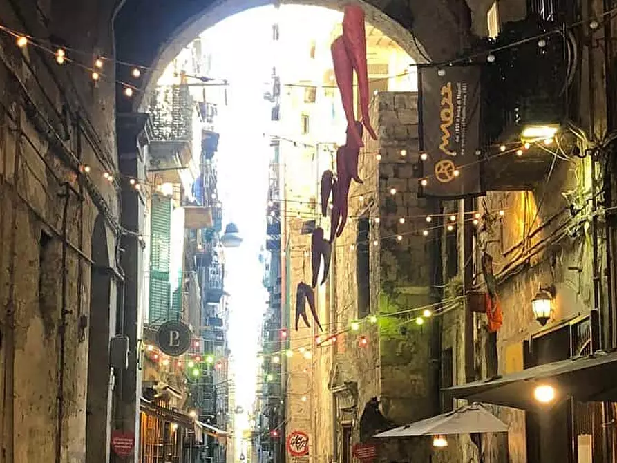 Immagine 50 di Camera in affitto  in Via dei Tribunali268 a Napoli