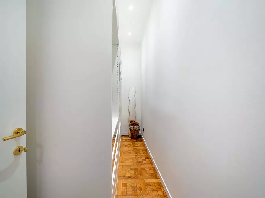 Immagine 40 di Appartamento in affitto  in Via Urbano III1 a Milano