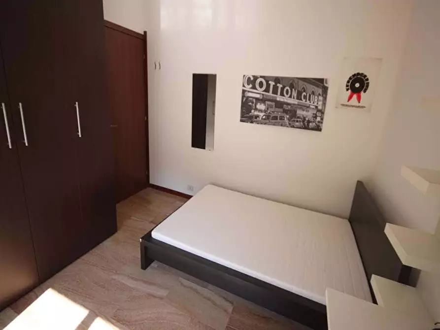Immagine 1 di Camera in affitto  in Via Emilio De Marchi8 a Milano
