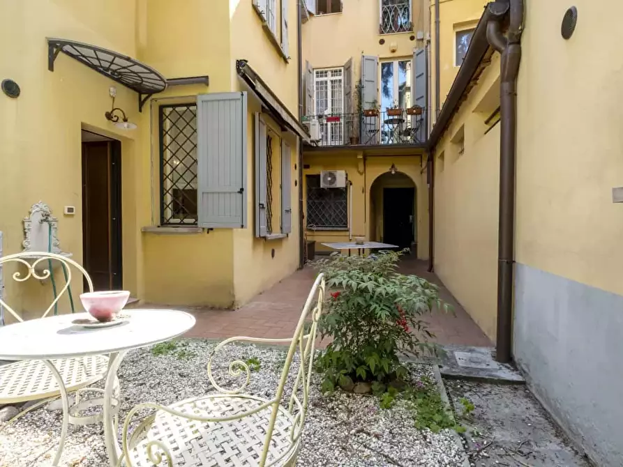 Immagine 1 di Appartamento in affitto  in Via Santo Stefano92 a Bologna