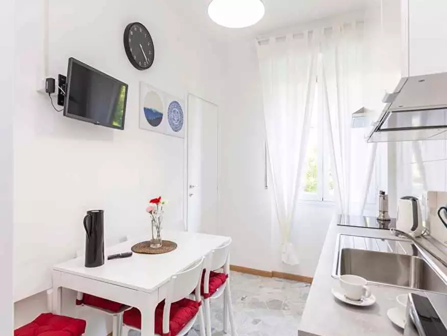 Immagine 20 di Camera in affitto  in Via Lorenteggio84 a Milano