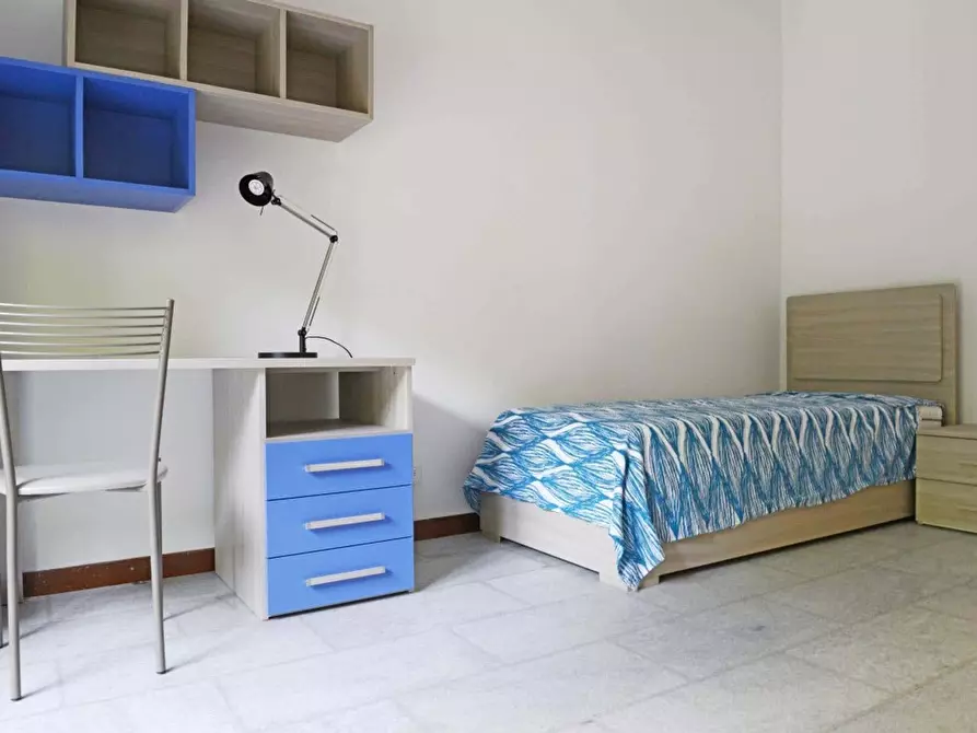 Immagine 1 di Camera in affitto  in Via Rho8 a Milano