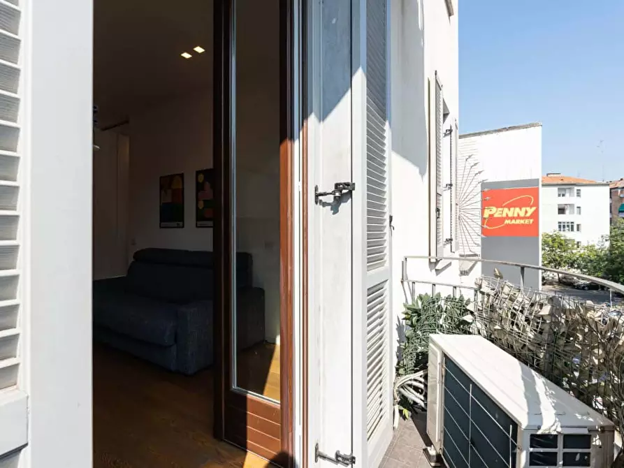 Immagine 12 di Appartamento in affitto  in Via Caccialepori41 a Milano