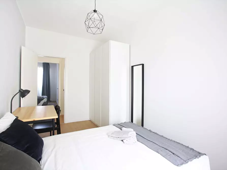 Immagine 3 di Camera in affitto  in Via Benjamin Constant6 a Milano