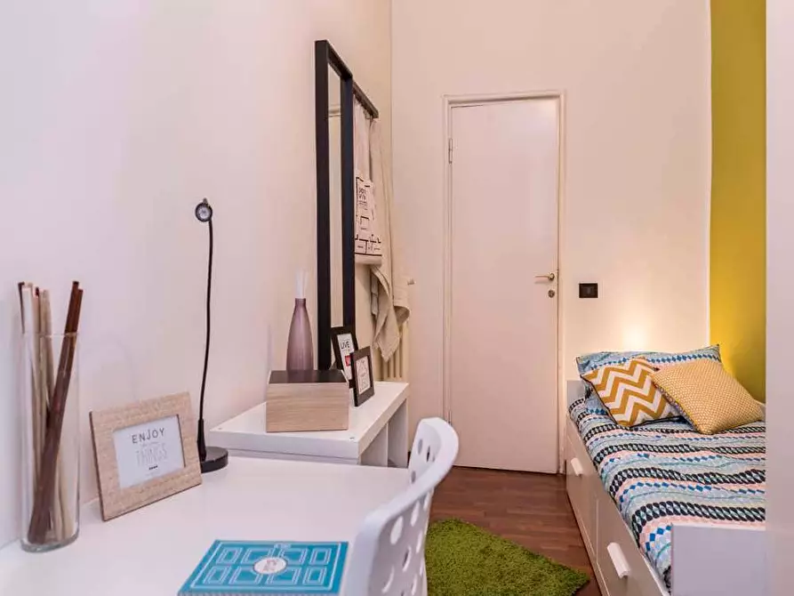 Immagine 4 di Camera in affitto  in Via Giulio Tarra1 a Milano