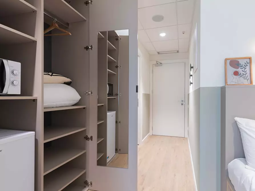 Immagine 3 di Camera in affitto  in Via Lepontina4 a Milano