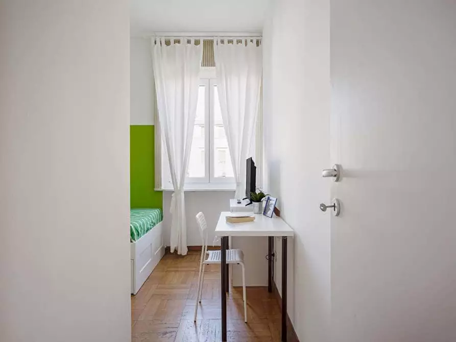 Immagine 1 di Camera in affitto  in Viale Tunisia13 a Milano