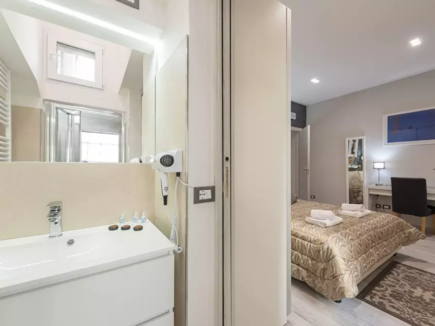 Immagine 12 di Camera in affitto  in Via Ricasoli59 a Firenze