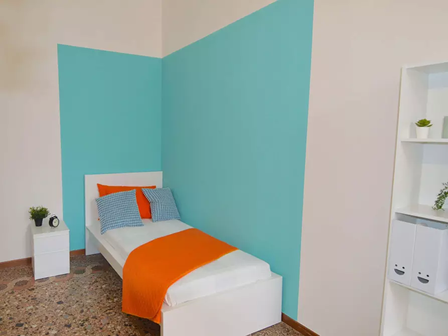 Immagine 3 di Camera in affitto  in Corso Canalgrande16 a Modena
