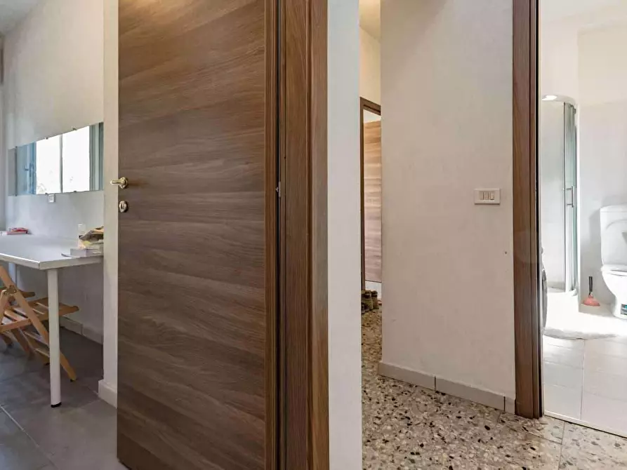 Immagine 15 di Camera in affitto  in Via Achille Feraboli a Milano