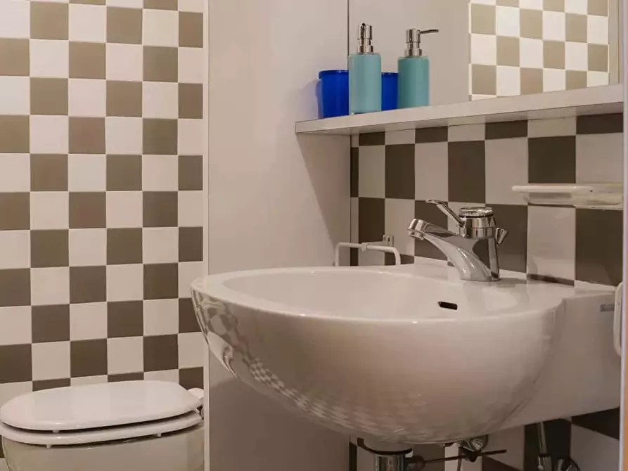 Immagine 13 di Appartamento in affitto  in Via Mandron1 a Dorsino