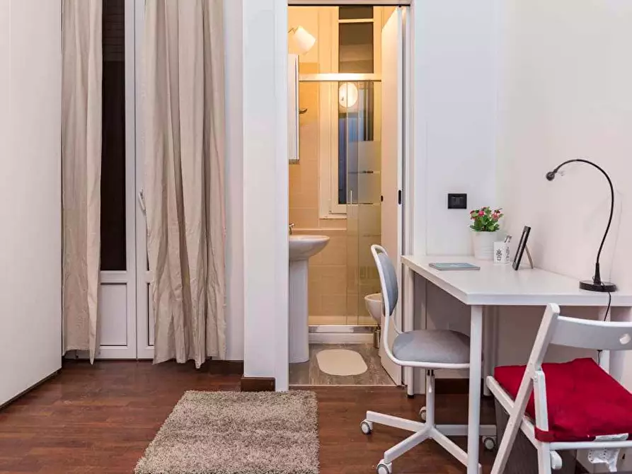 Immagine 1 di Camera in affitto  in Via Giulio Tarra1 a Milano