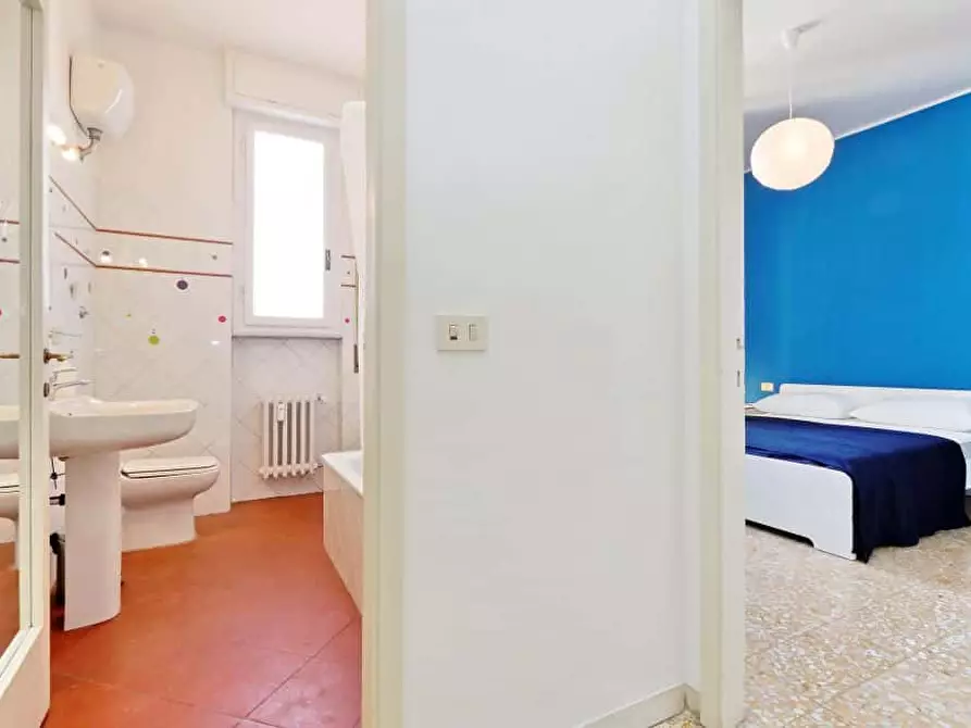 Immagine 13 di Camera in affitto  in Via Vincenzo Bellini56 a Firenze