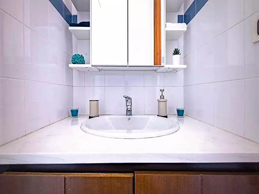 Immagine 24 di Camera in affitto  in Viale Ca' Granda2 a Milano