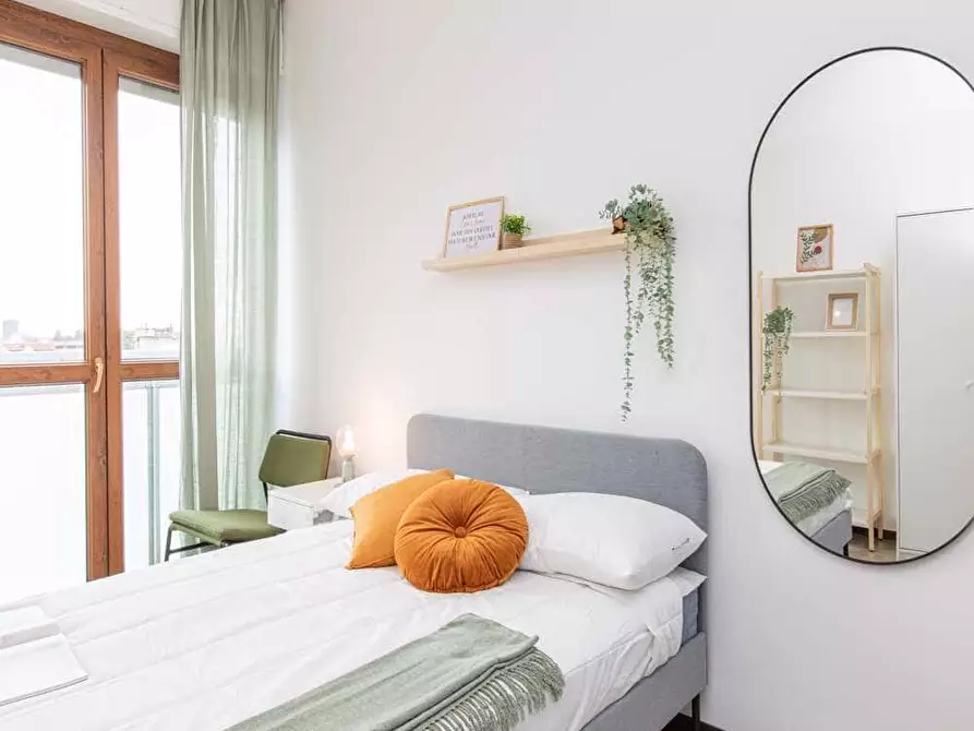 Immagine 10 di Camera in affitto  in Viale Sondrio7 a Milano