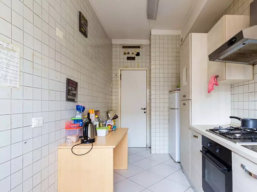 Immagine 4 di Camera in affitto  in Via Giovanni Segantini75 a Milano