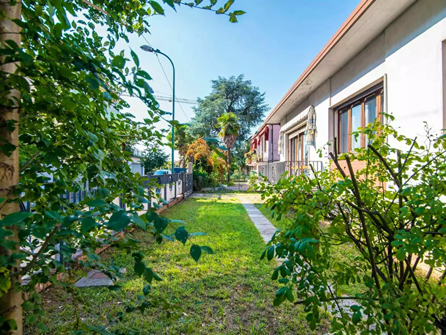 Immagine 10 di Camera in affitto  in Via Silvio Trentin a Venezia