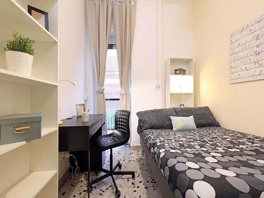 Immagine 3 di Camera in affitto  in Via Oderisi da Gubbio198 a Roma