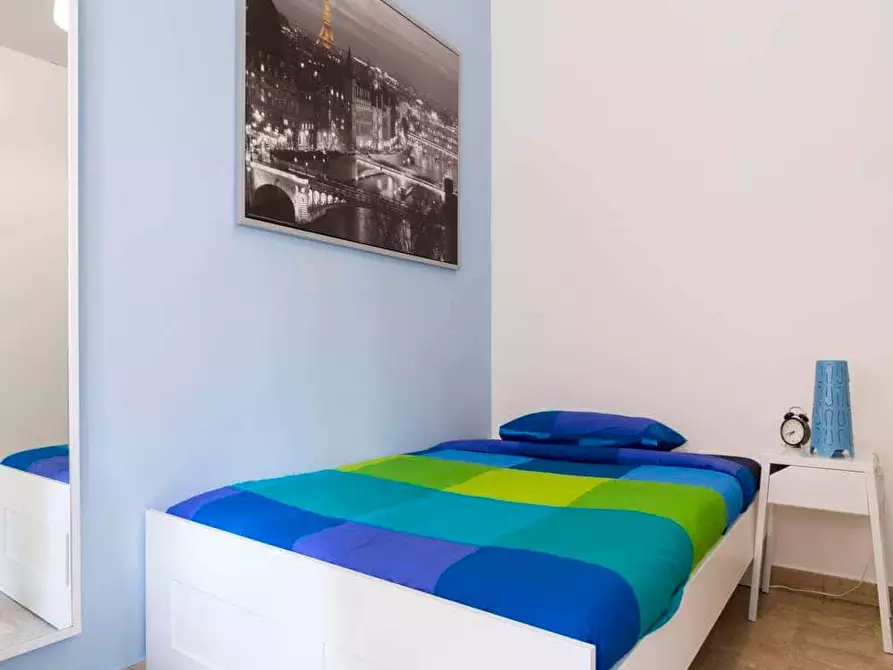 Immagine 5 di Camera in affitto  in Via Tarquinio Prisco3 a Milano