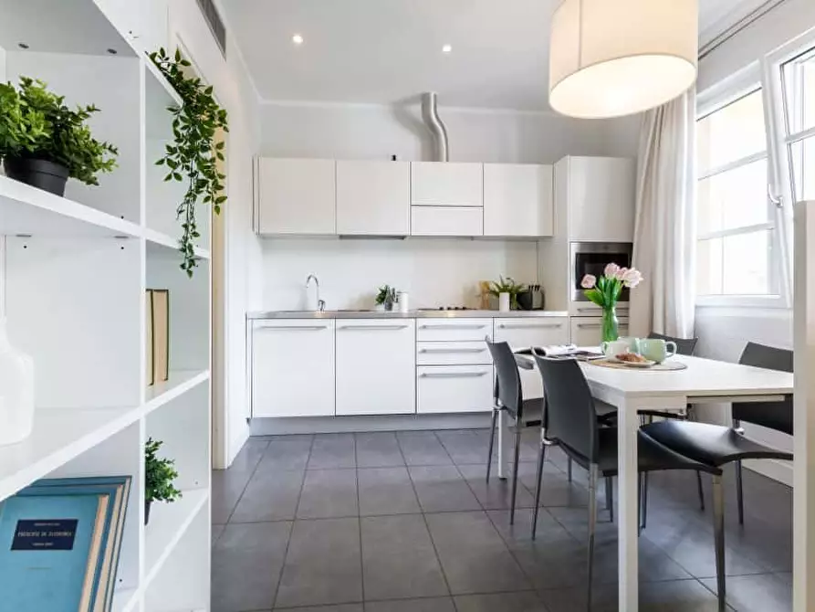 Immagine 6 di Appartamento in affitto  in Via Bernardino Biondelli7 a Milano