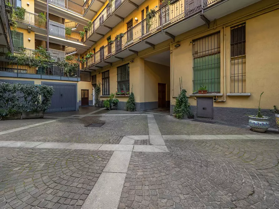 Immagine 37 di Appartamento in affitto  in Via Emilio Cornalia12 a Milano