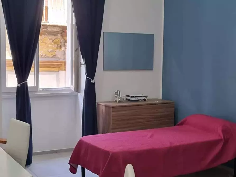 Immagine 1 di Camera in affitto  in Via dei Tribunali268 a Napoli