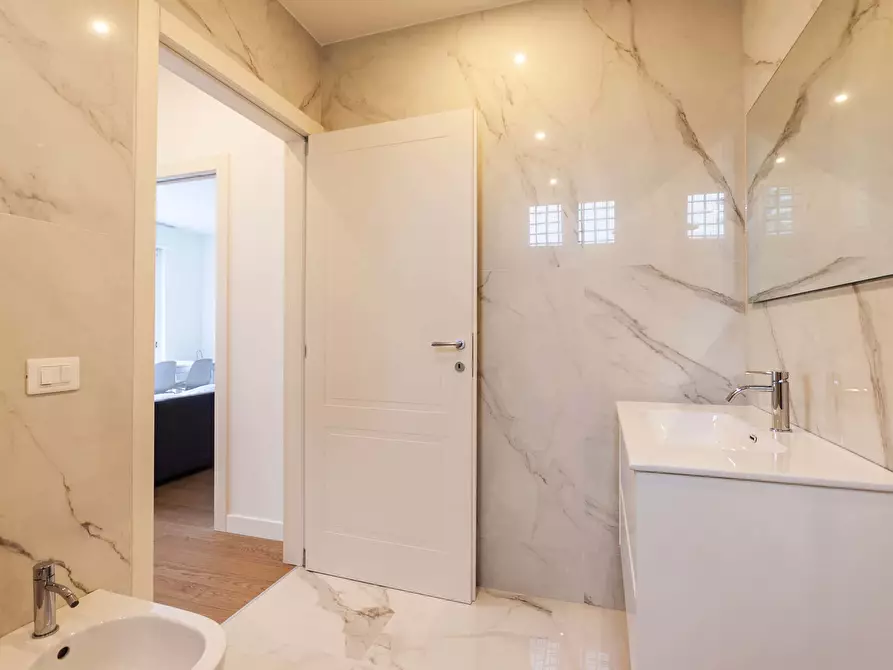 Immagine 25 di Appartamento in affitto  in Via Melchiorre Gioia1 a Milano