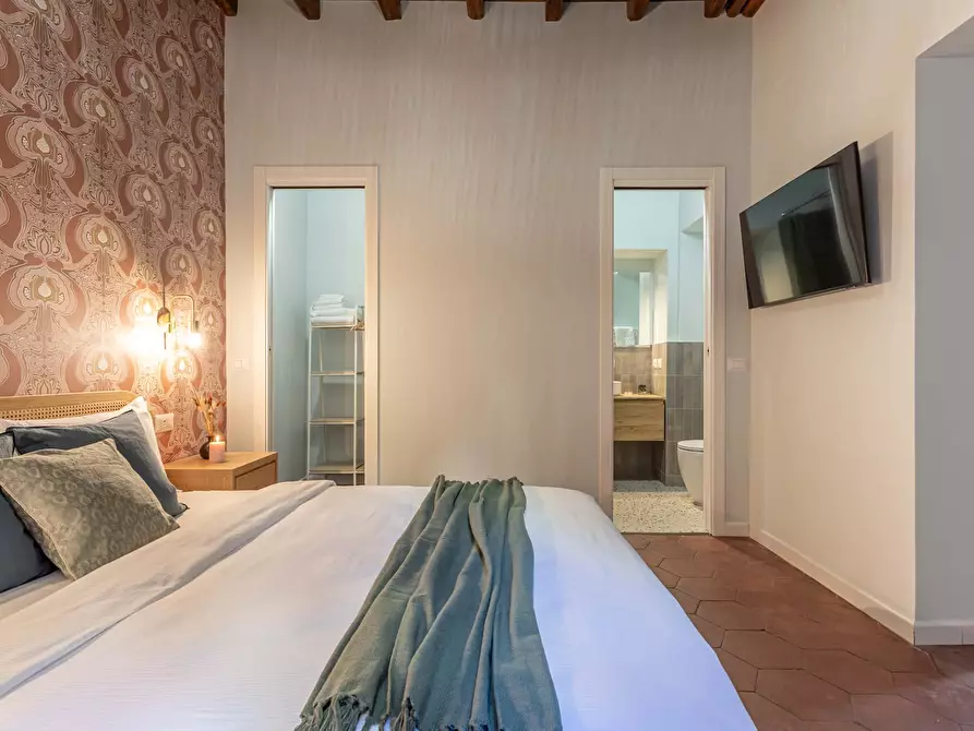 Immagine 42 di Appartamento in affitto  in Via della Madonna dei Monti15 a Roma