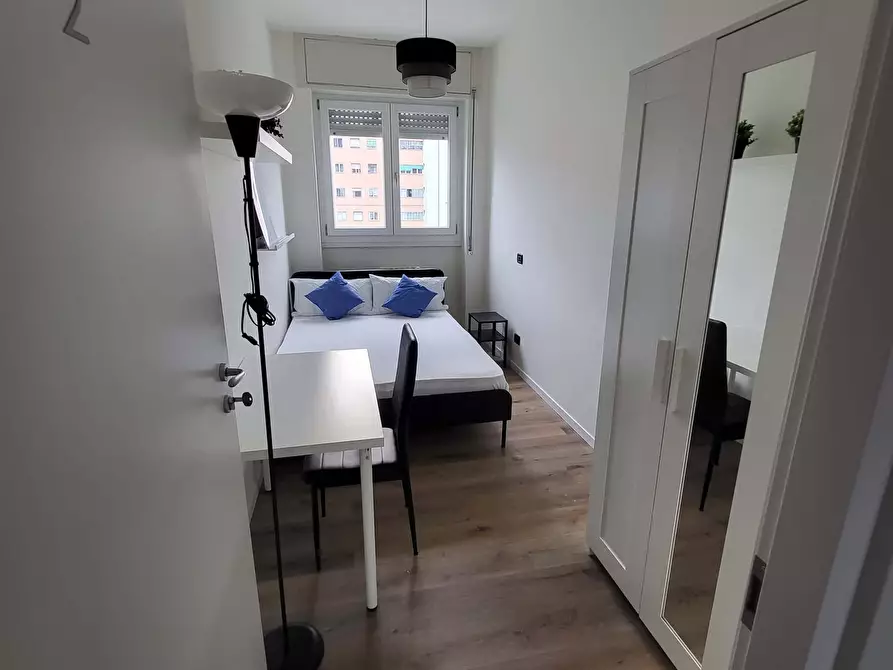 Immagine 4 di Camera in affitto  in Via Carlo Marx3 a Milano