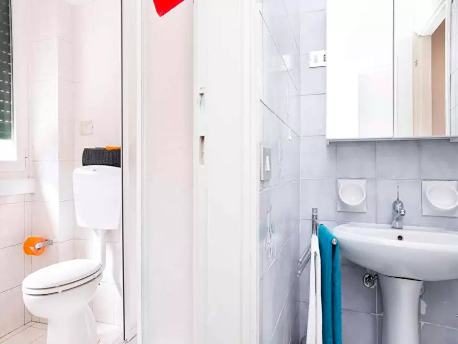 Immagine 42 di Camera in affitto  in Via Legnone15 a Milano