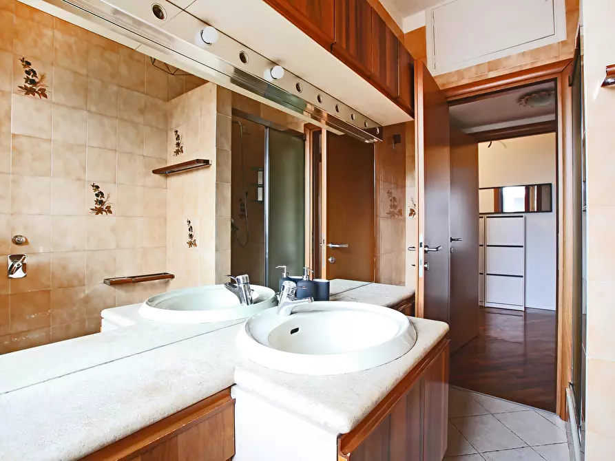 Immagine 20 di Camera in affitto  in Via Bolama18 a Milano