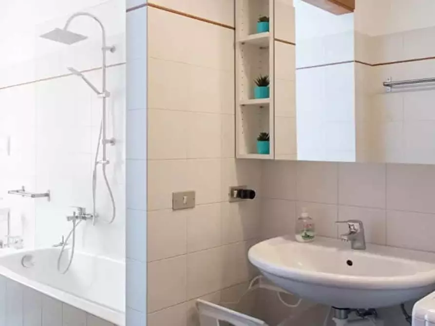 Immagine 13 di Camera in affitto  in Via Gustavo Fara12 a Milano