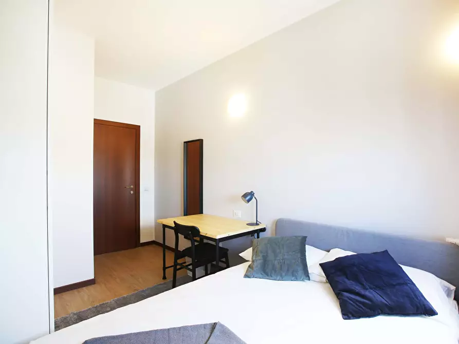Immagine 4 di Camera in affitto  in Via Benjamin Constant2 a Milano