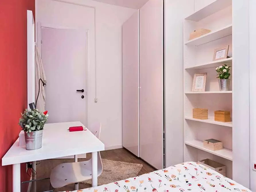 Immagine 2 di Camera in affitto  in Via Antonio Canova25 a Milano