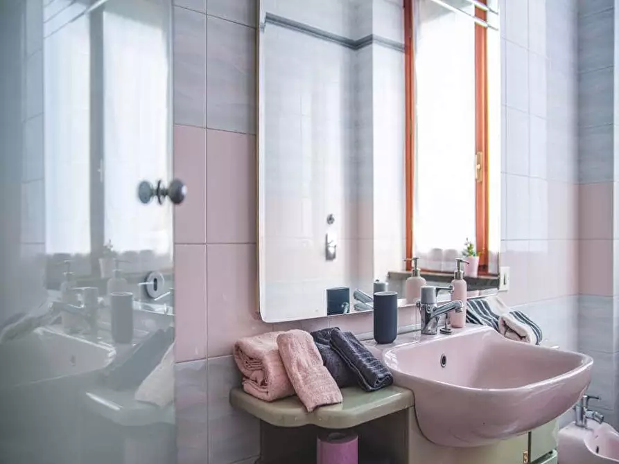 Immagine 8 di Camera in affitto  in Via Achille Zezon10 a Milano