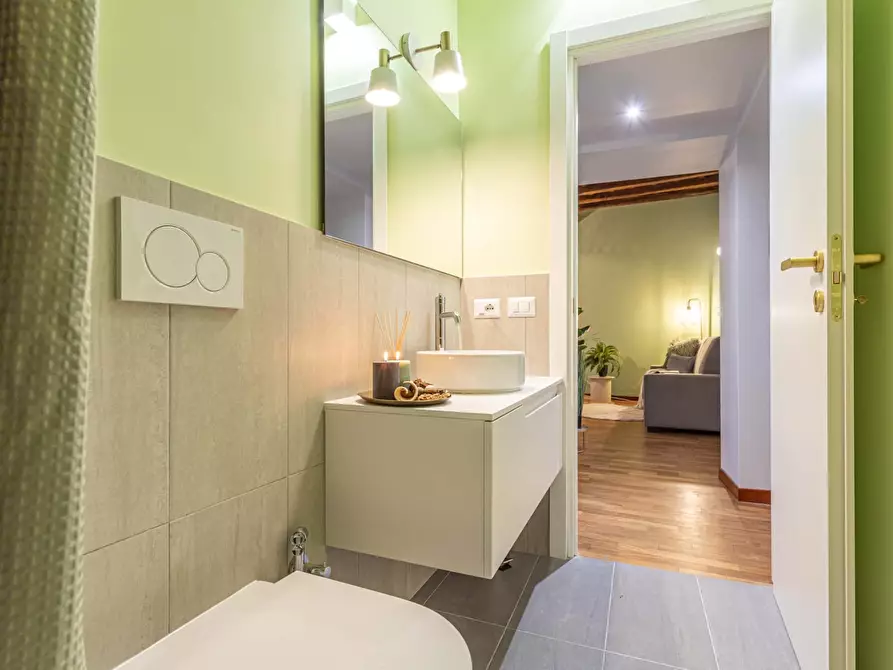 Immagine 30 di Appartamento in affitto  in Via della Madonna dei Monti15 a Roma